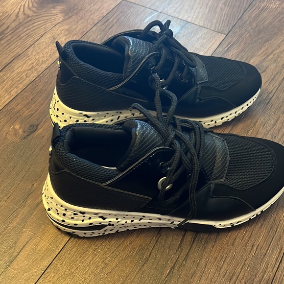 Qupid black and white fashion sneaker size 8 - Picture 3 of 9